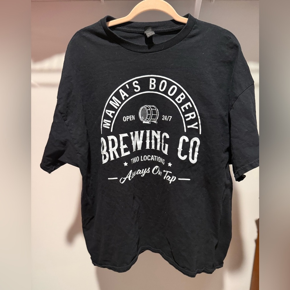 Gildan Black “Mama’s Brewing Co” Graphic T-Shirt